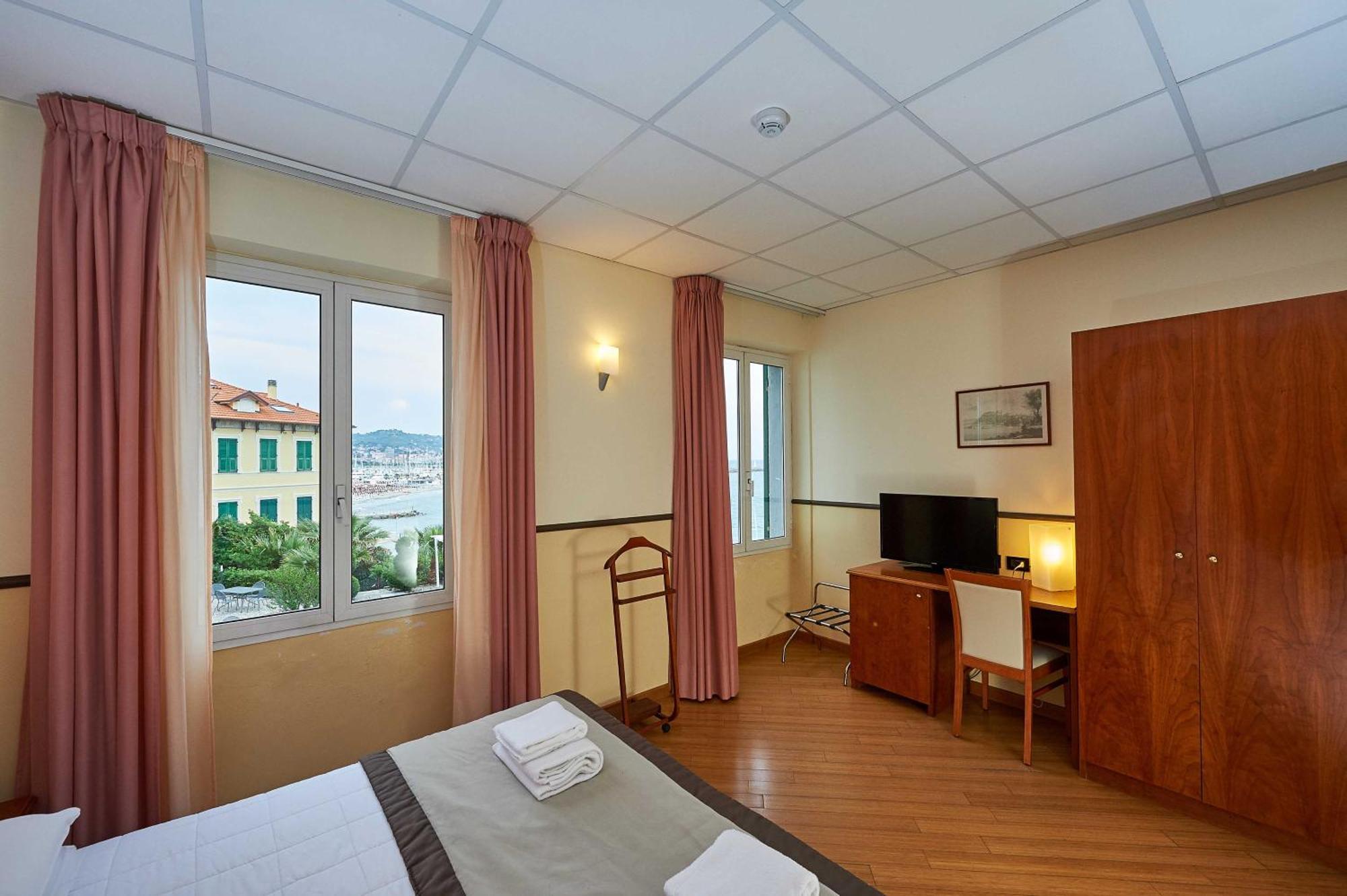 Hotel Corallo Imperia Phòng bức ảnh